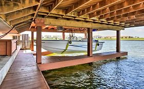 Waterfront Corpus Christi Townhome With Pool And Dock!