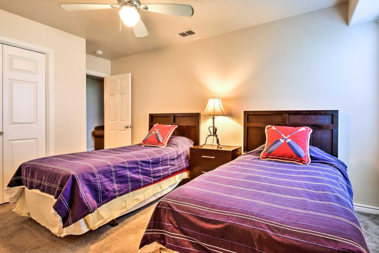 Waterfront Corpus Christi Townhome With Pool And Dock! Exterior photo